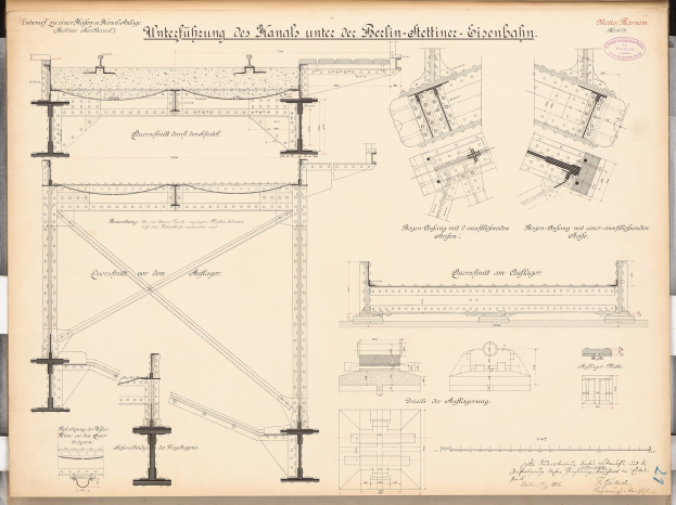 Ausführlicher Architekturplan der Berlin-Sienbahnbrücke mit strukturellen Zeichnungen und Anmerkungen auf Papier.