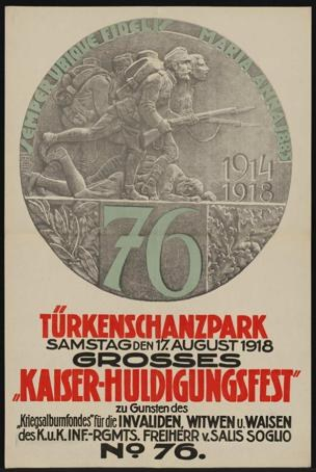 Plakat zum 70-jährigen Jubiläum des Kaiser-Huldigungsfestes in Berlin, Deutschland, mit einer Gruppe von Menschen in der Mitte und Text sowie Zahlen in einem klassischen Photo-Rahmen.