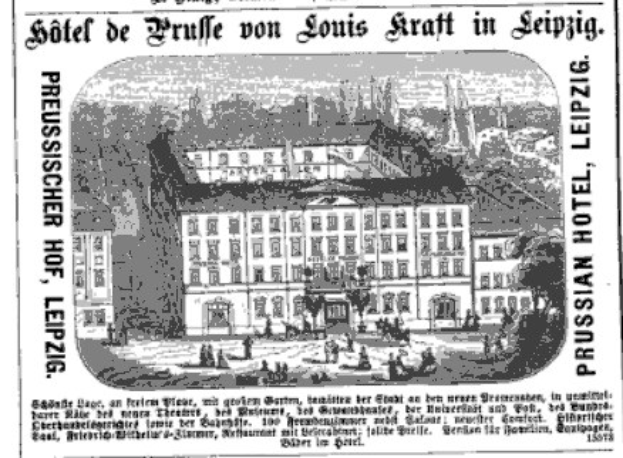 Schwarze-Weiße Hotelreklame aus Leipzig, Deutschland, mit Abbildung des Gebäudes, Bäumen und Menschen sowie beschreibendem Text.