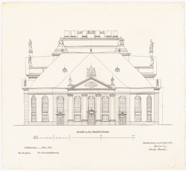 Ein detailliertes Skizze der Schlosshof-Gebäudefassade in Dresden, Deutschland, mit zahlreichen Fenstern und Statuen, gezeichnet auf einem Papier mit sichtbarem Text.