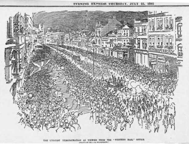 Schwarze und weiße Zeichnung einer Menge, die eine Straße zwischen Gebäuden entlang geht, mit Text oben und unten, der "Die Unionistendemonstration aus der Sicht des Western Mail Office" lautet.