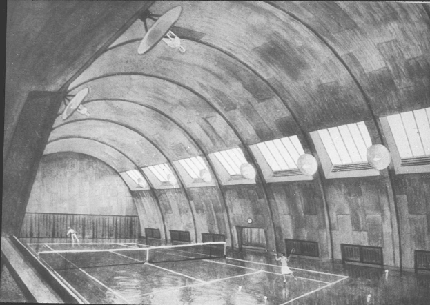 Schwarz-weißes Foto von zwei Menschen, die Badminton in einem großen Raum mit einem Netz, einer Wand im Hintergrund und einer Decke spielen.