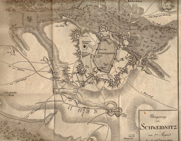 Detailiertes altes Stadtplan von Schweidnitz, Deutschland, zeigt Stra{\ss}en, Geb"ude und Sehensw"urdigkeiten mit begleitendem Text "uber Bev"olkernung, Geschichte und Kultur.