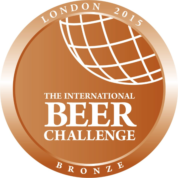 Eine Bronzemedaille mit der Aufschrift "International Beer Challenge" in Weiß auf einem weißen Hintergrund.